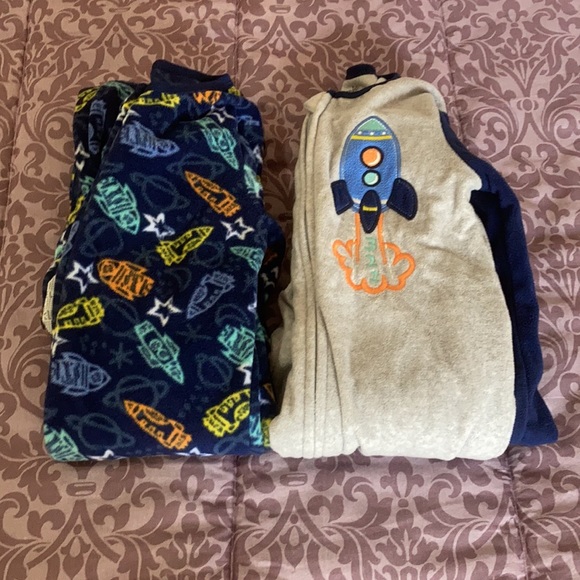 2- 4T Zipper Up Footie Pjs - Picture 1 of 8